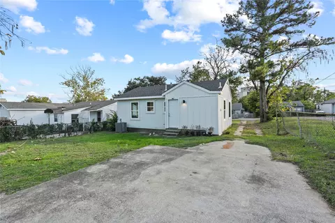 5630 Arlington Park Dr, Dallas, TX 75235