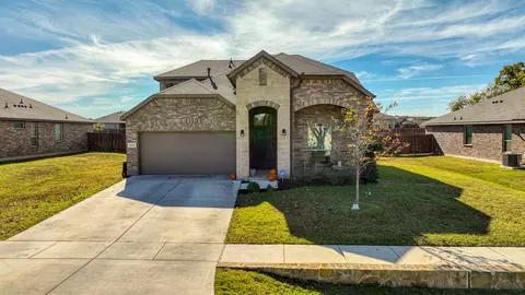 535 Harbor Dr, Azle, TX 76020