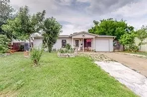 3521 Half Moon Dr, Fort Worth, TX 76111