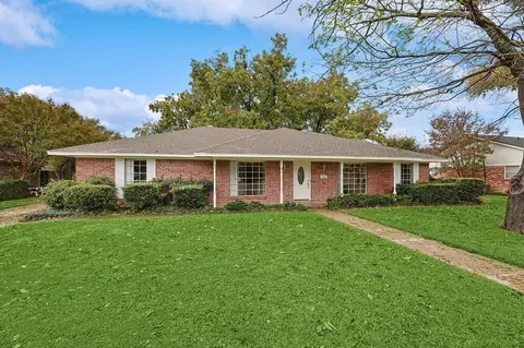 8925 Sirocka Dr, Benbrook, TX 76116