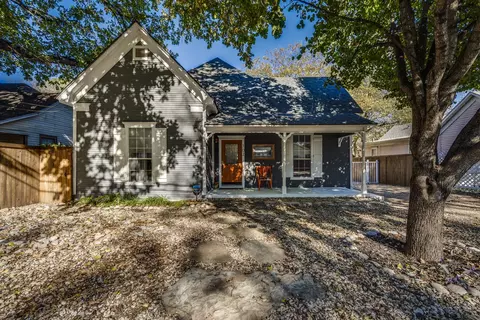 702 Water St, Waxahachie, TX 75165