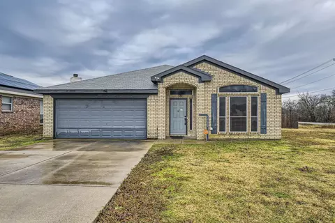 700 Buffalo Springs Dr, Fort Worth, TX 76140