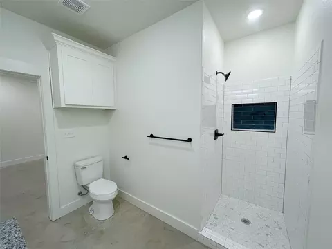 Bath - 607 W Baker St, Denison, TX 75020 photo 2 of 4