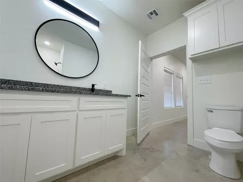 Bath - 607 W Baker St, Denison, TX 75020 photo 1 of 4