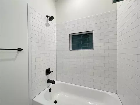 Bath - 607 W Baker St, Denison, TX 75020 photo 4 of 4