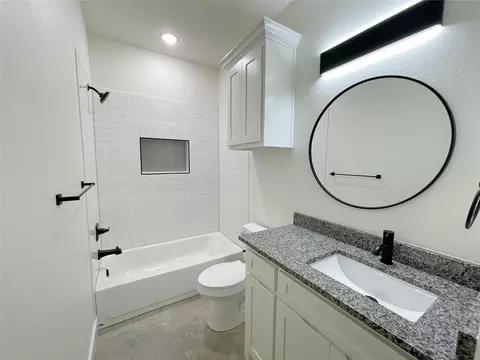 Bath - 607 W Baker St, Denison, TX 75020 photo 3 of 4