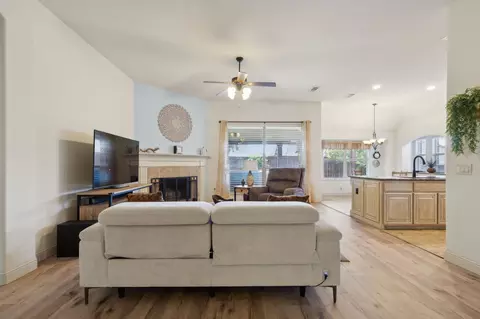 108 Ridgewood Dr, Euless, TX 76039 photo 5