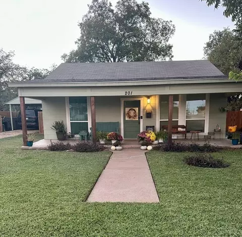 201 S Walnut St, Eastland, TX 76448