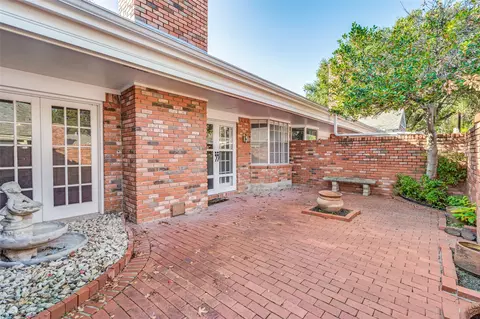 1339 Roaring Springs Rd, Fort Worth, TX 76114