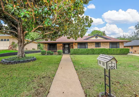 728 Barbara Ln, Burleson, TX 76028
