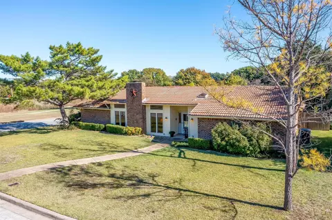 7001 Welch Ct, Fort Worth, TX 76133