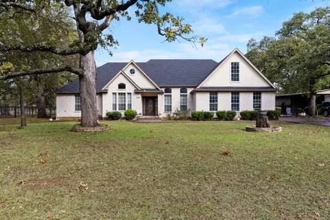 5535 Whispering Oaks Ln, Fort Worth, TX 76140