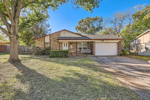 5206 Hideaway Ct, Arlington, TX 76017