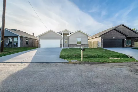 2801 Beechwood St, Granbury, TX 76048