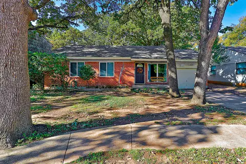 1810 Oak Tree Ln, Arlington, TX 76013