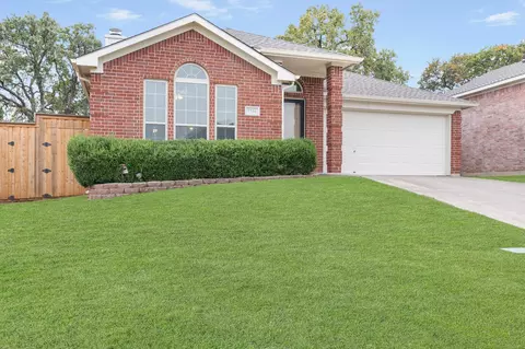 7744 Briarstone Ct, Fort Worth, TX 76112