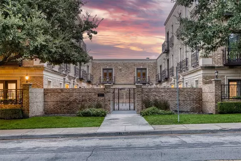 6615 Bandera Ave #2C, Dallas, TX 75225