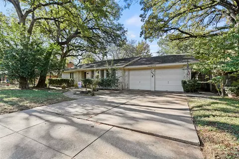 2820 Blackwood Dr, Arlington, TX 76013