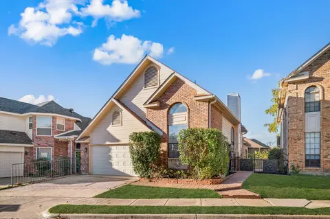 2929 Eagles Nest Dr, Bedford, TX 76021