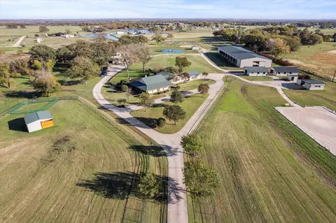10693 Bobbie Ln, Pilot Point, TX 76258