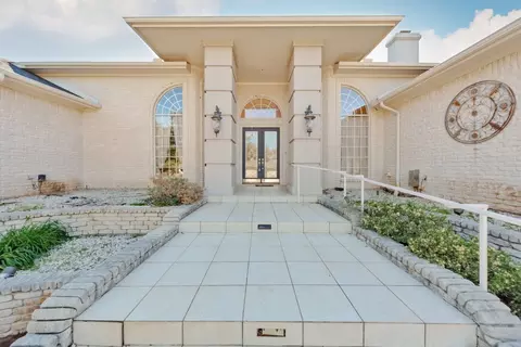 816 Woodland Trl N, Bowie, TX 76230