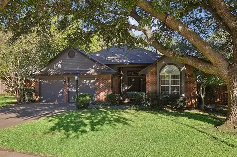 Exterior - 204 Arwine Dr, Hurst, TX 76053 photo 2 of 8