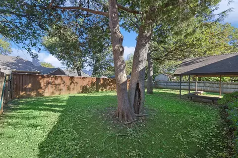 Exterior - 204 Arwine Dr, Hurst, TX 76053 photo 6 of 8