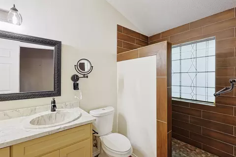 Bath - 204 Arwine Dr, Hurst, TX 76053 photo 2 of 4