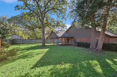 Exterior - 204 Arwine Dr, Hurst, TX 76053 photo 7 of 8