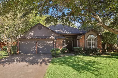 Exterior - 204 Arwine Dr, Hurst, TX 76053 photo 1 of 8