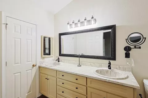 Bath - 204 Arwine Dr, Hurst, TX 76053 photo 1 of 4