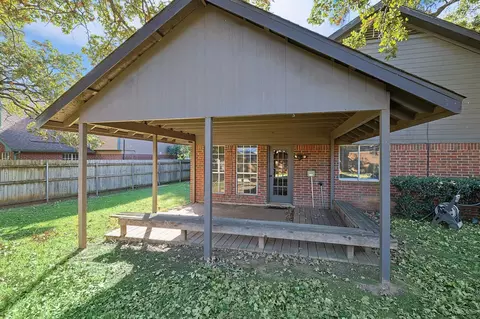 Exterior - 204 Arwine Dr, Hurst, TX 76053 photo 5 of 8