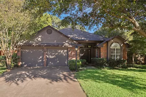 Exterior - 204 Arwine Dr, Hurst, TX 76053 photo 3 of 8