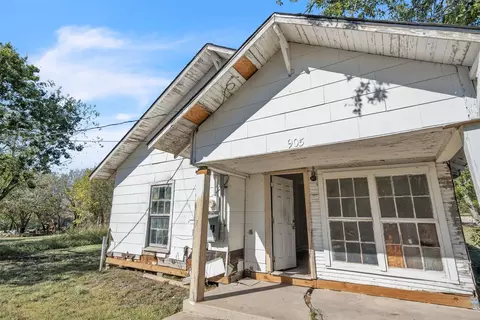 905 E Ward St, Decatur, TX 76234