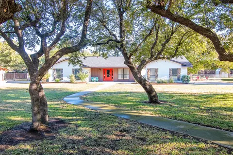 8 Sherman Dr, Brownwood, TX 76801