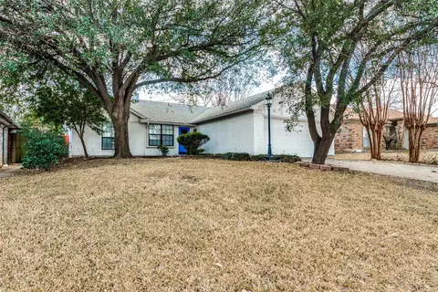 930 Robinwood Dr, Arlington, TX 76017