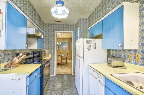 Kitchen - 2016 Sandy Trl, Richardson, TX 75080 photo 4 of 4