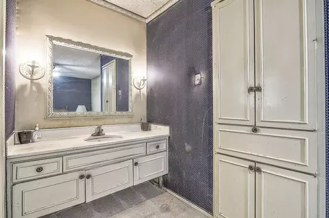 Bath - 2016 Sandy Trl, Richardson, TX 75080 photo 2 of 3
