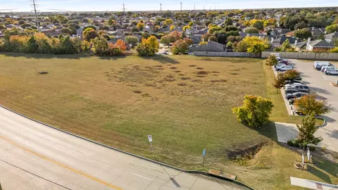 2315 W Warrior Trl, Grand Prairie, TX 75052