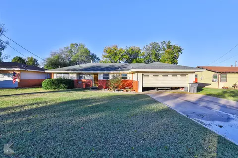 602 Hickory St, Roscoe, TX 79545