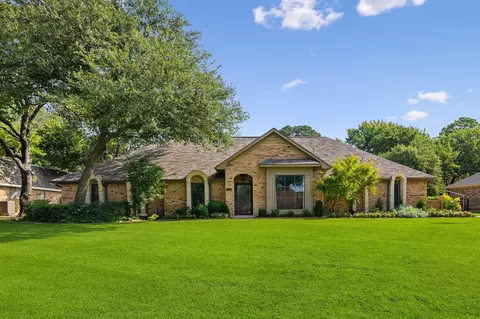 2221 Stonegate Dr, Denton, TX 76205