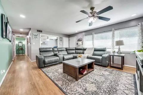 305 W 14th St, Irving, TX 75060