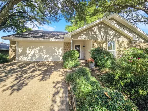 903 Bucknell Dr, Arlington, TX 76012