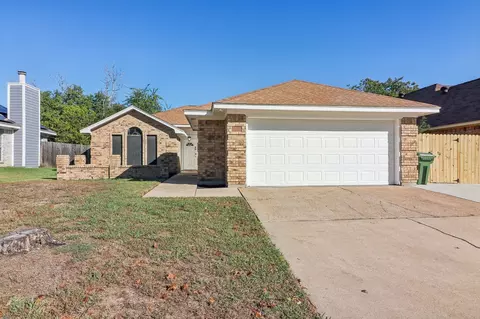 6105 Fern Meadow Rd, Arlington, TX 76017