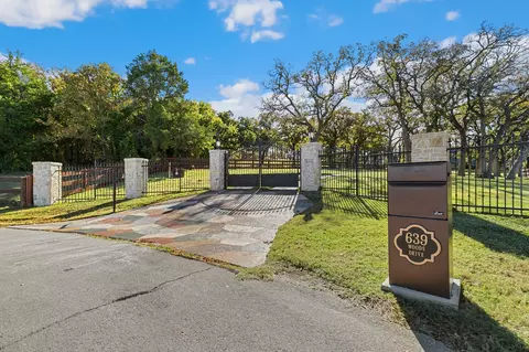 639 Woods Dr, Argyle, TX 76226