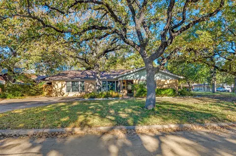 5713 Blueridge Dr, Fort Worth, TX 76112