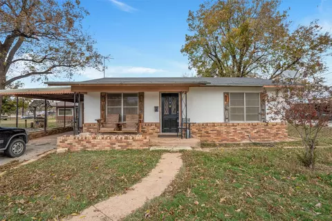 505 E California St, Seymour, TX 76380