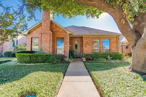 5715 Encore Dr, Dallas, TX 75240