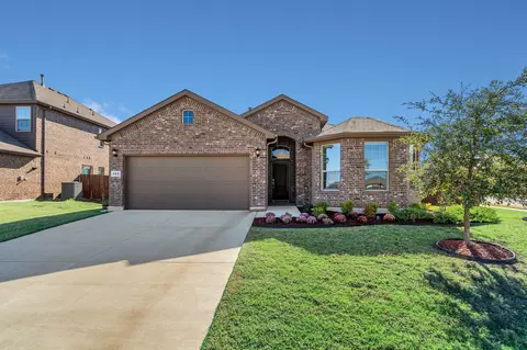 553 Lindisfarne Ln, Saginaw, TX 76131