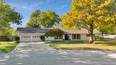 5625 Silver Lake Dr, Haltom City, TX 76117